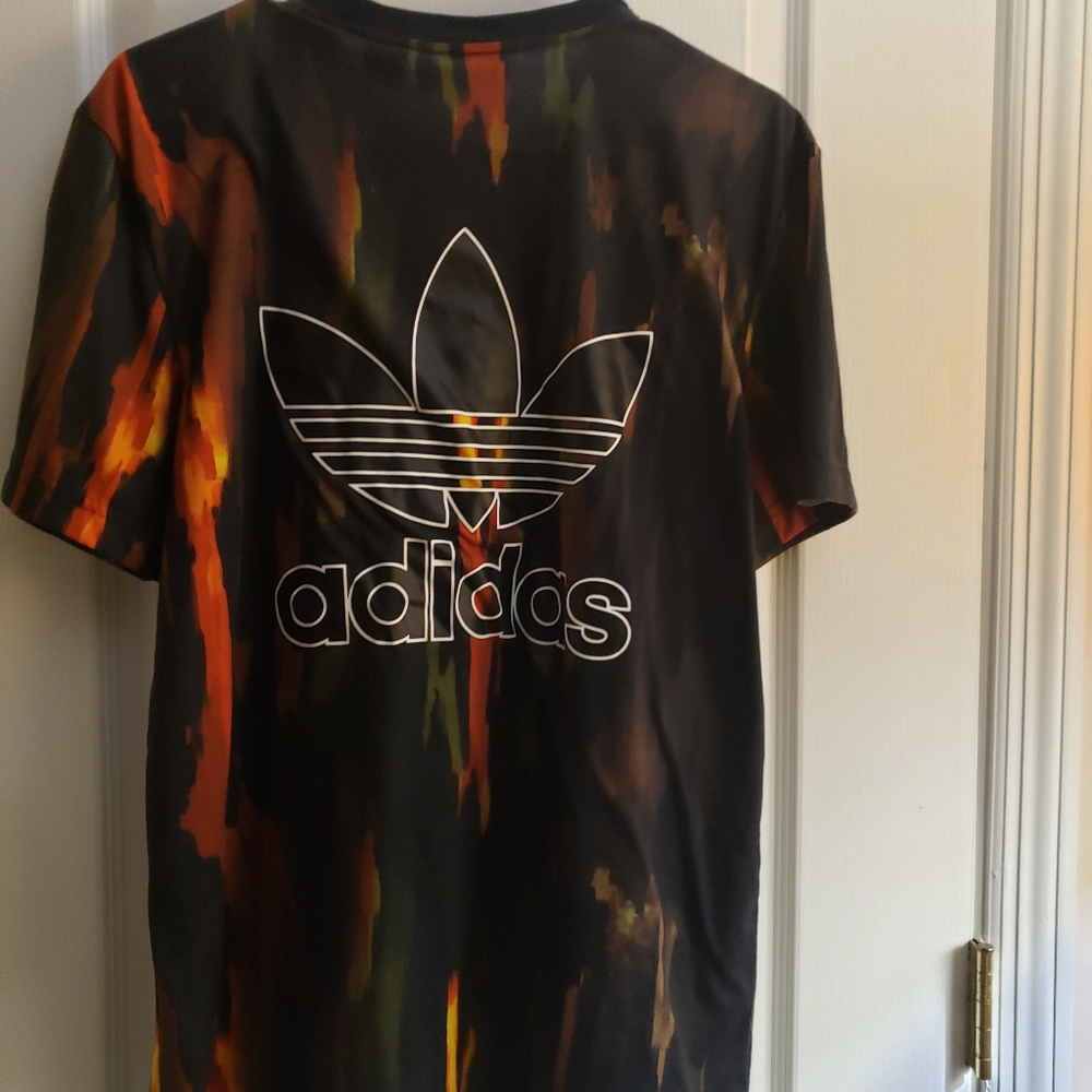 Adidas pharrell Williams tshirt